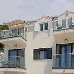 Luxury Amarin Apartment
